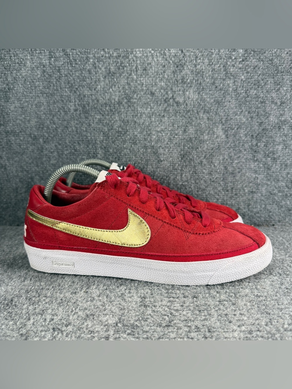 Nike SB Bruin Supreme New York Mens 9 Shoes Red Gold Skateboarding